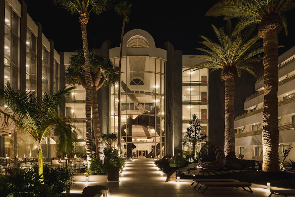 Plus Fariones Suite Hotel — Hotel building in Puerto del Carmen, Canary Islands