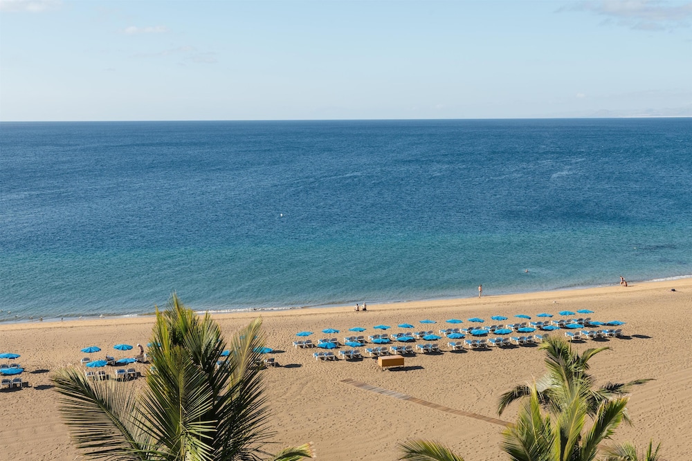 Plus Fariones Suite Hotel — Beach in Puerto del Carmen, Canary Islands