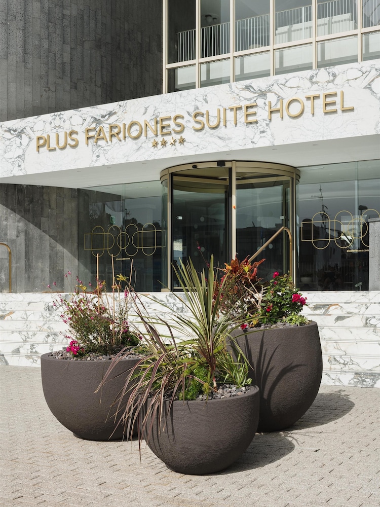 Plus Fariones Suite Hotel — Hotel building in Puerto del Carmen, Canary Islands