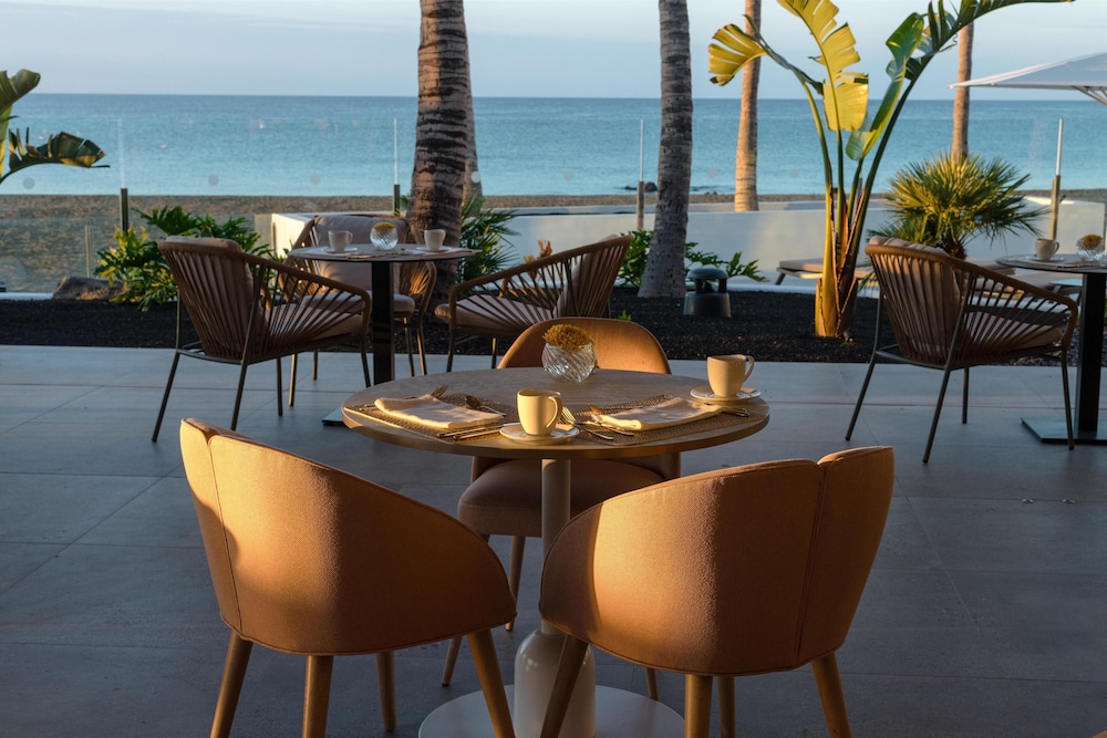 Plus Fariones Suite Hotel — Restaurant & bars in Puerto del Carmen, Canary Islands
