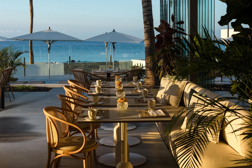 Plus Fariones Suite Hotel — Restaurant & bars in Puerto del Carmen, Canary Islands