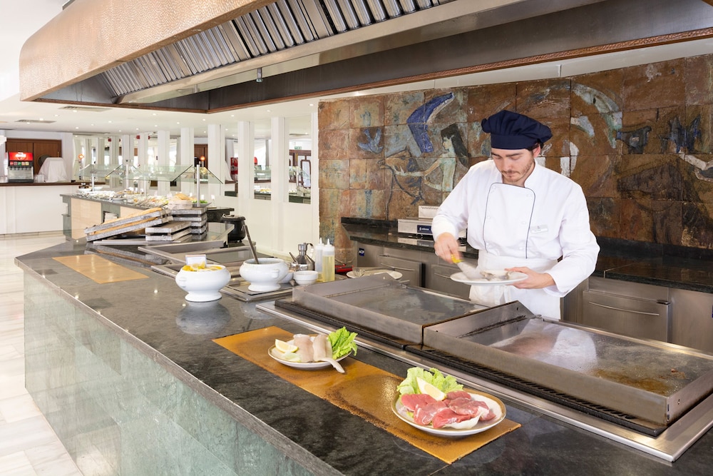 Mar Hotels Paguera & Spa — Restaurant & bars in Peguera, Balearic Islands