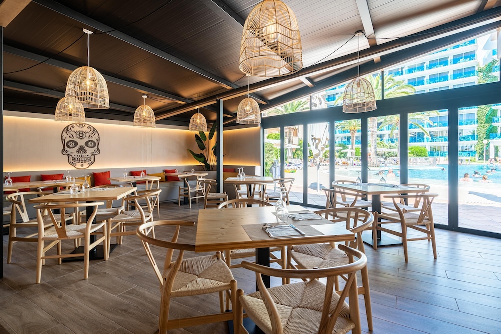 Hotel THB Sa Coma Platja — Restaurant & bars in Sa Coma, Balearic Islands