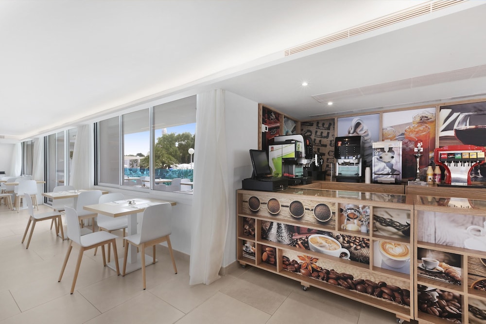 Hotel THB Sa Coma Platja — Restaurant & bars in Sa Coma, Balearic Islands