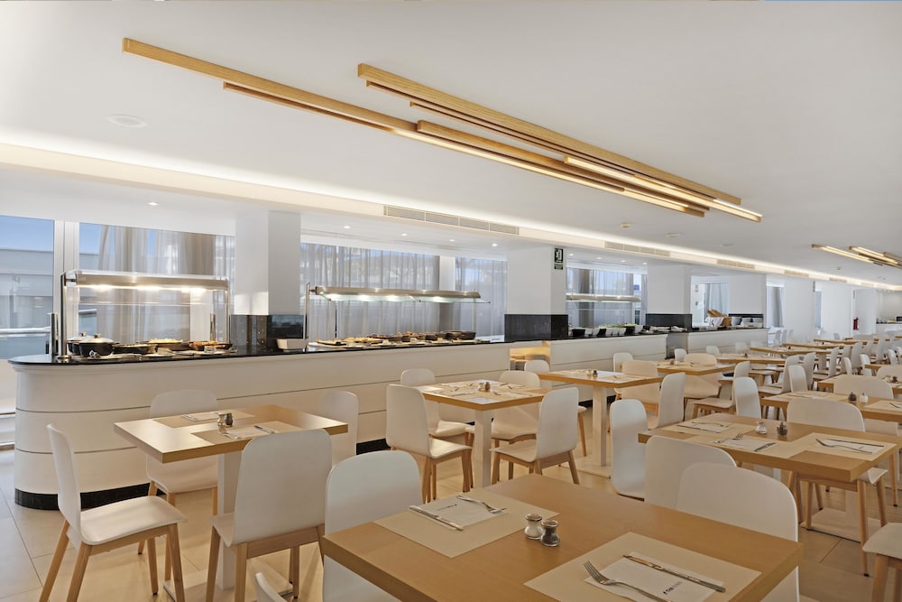 Hotel THB Sa Coma Platja — Restaurant & bars in Sa Coma, Balearic Islands