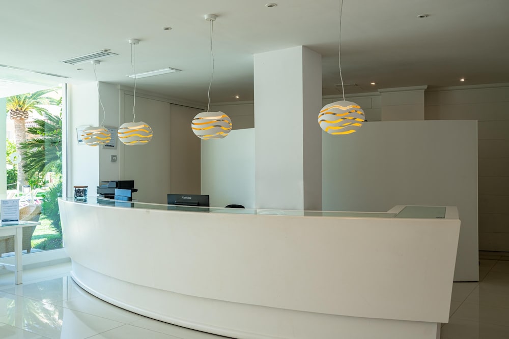 Hotel THB Sa Coma Platja — Hotel building in Sa Coma, Balearic Islands