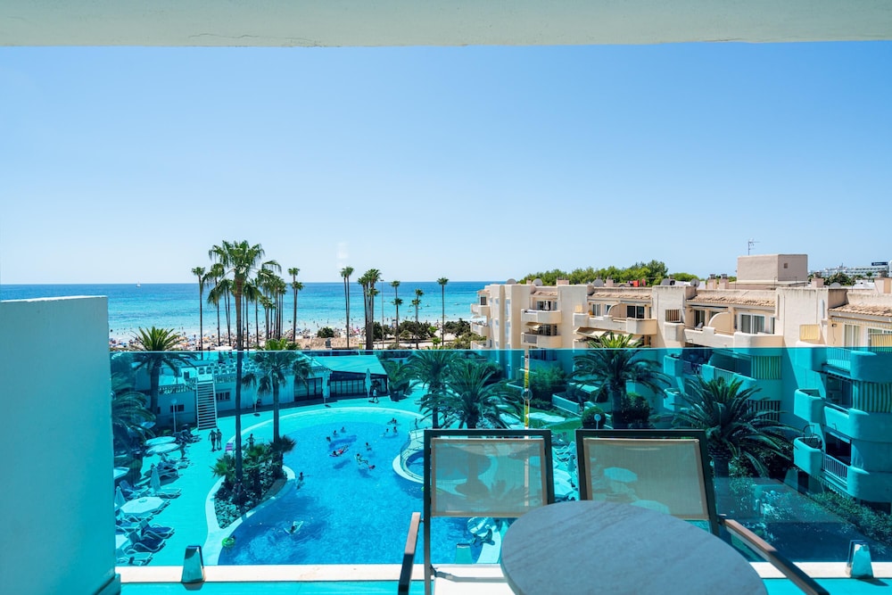 Hotel THB Sa Coma Platja — Swimming pool in Sa Coma, Balearic Islands
