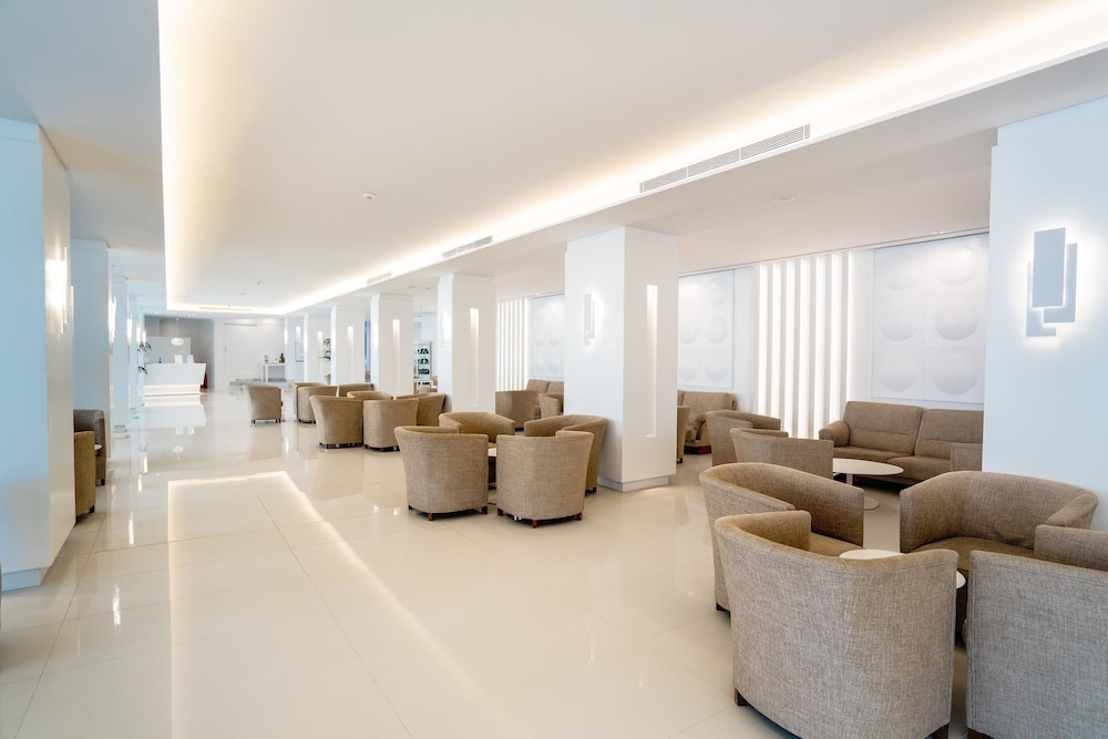 Hotel THB Sa Coma Platja — Hotel building in Sa Coma, Balearic Islands