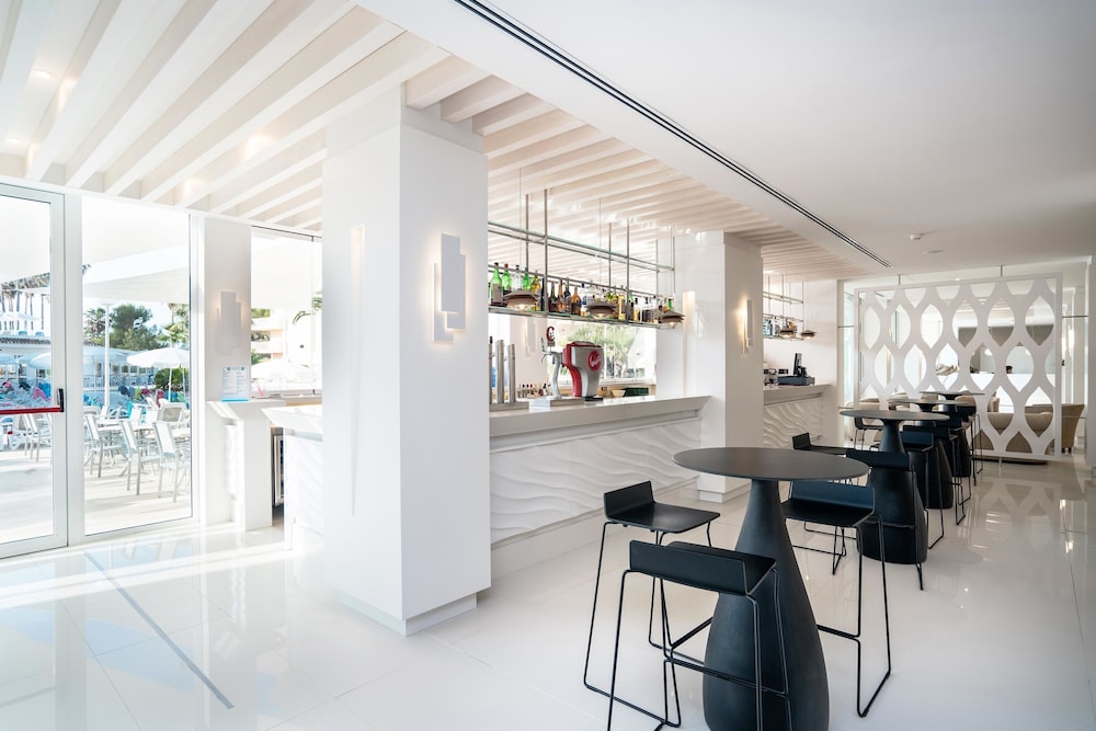 Hotel THB Sa Coma Platja — Restaurant & bars in Sa Coma, Balearic Islands