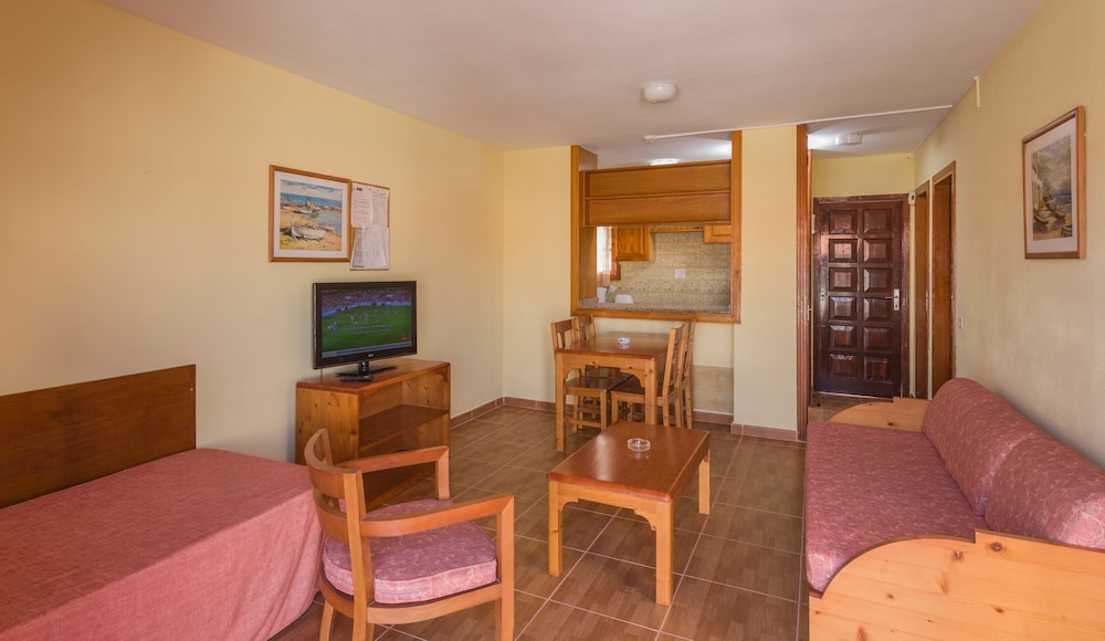 Apartamentos Tinerfe Garden — Hotel rooms in Costa Adeje, Canary Islands