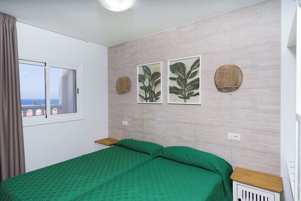 Apartamentos Tinerfe Garden — Hotel rooms in Costa Adeje, Canary Islands
