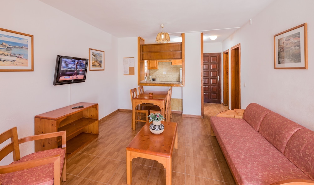 Apartamentos Tinerfe Garden — Hotel rooms in Costa Adeje, Canary Islands