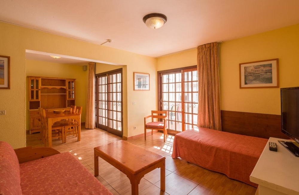 Apartamentos Tinerfe Garden — Hotel rooms in Costa Adeje, Canary Islands