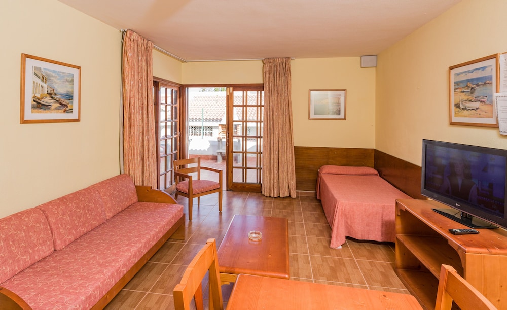 Apartamentos Tinerfe Garden — Hotel rooms in Costa Adeje, Canary Islands