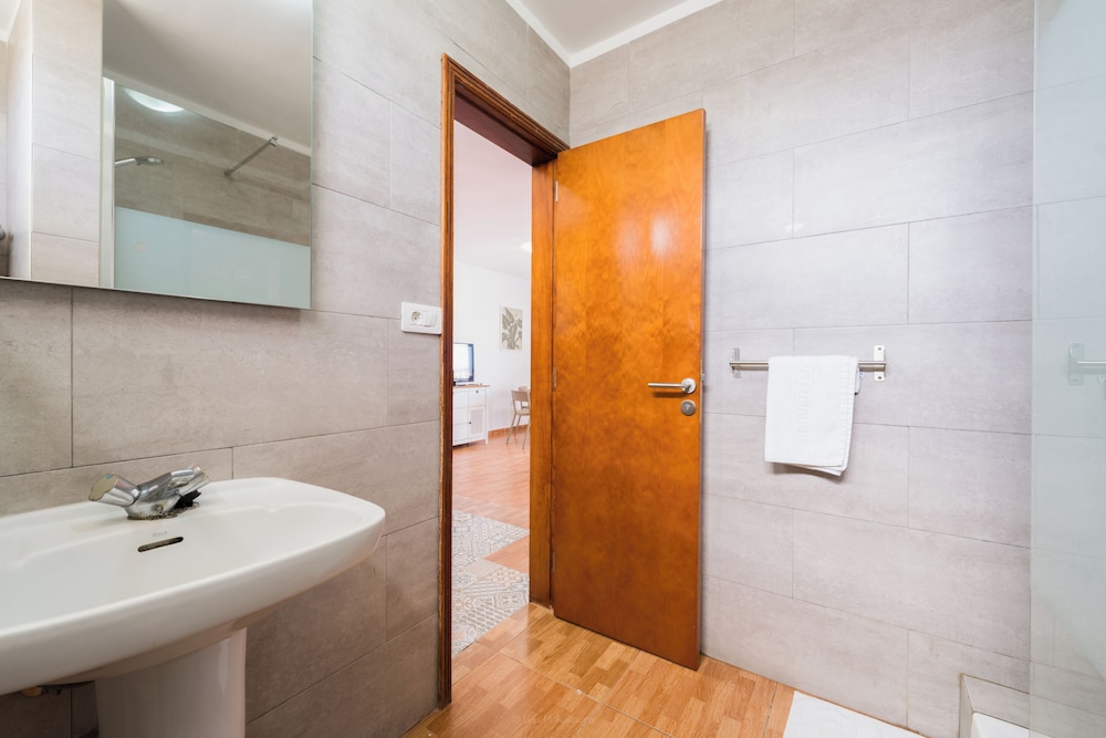 Apartamentos Tinerfe Garden — Hotel rooms in Costa Adeje, Canary Islands