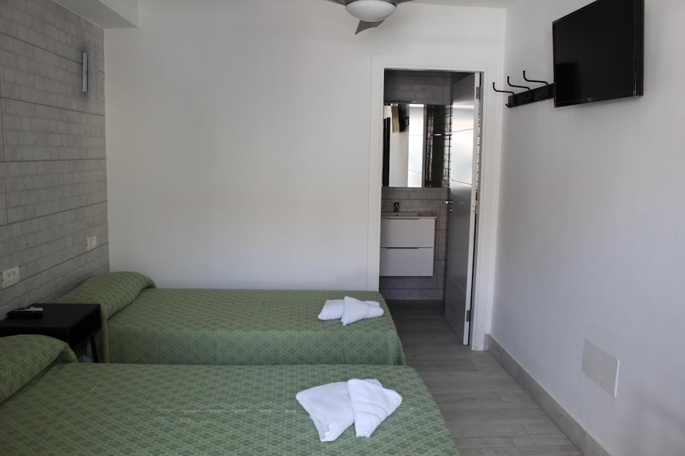 Apartamentos Tinerfe Garden — Hotel rooms in Costa Adeje, Canary Islands