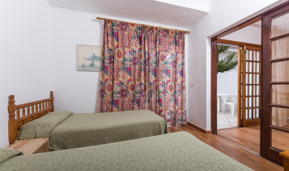 Apartamentos Tinerfe Garden — Hotel rooms in Costa Adeje, Canary Islands