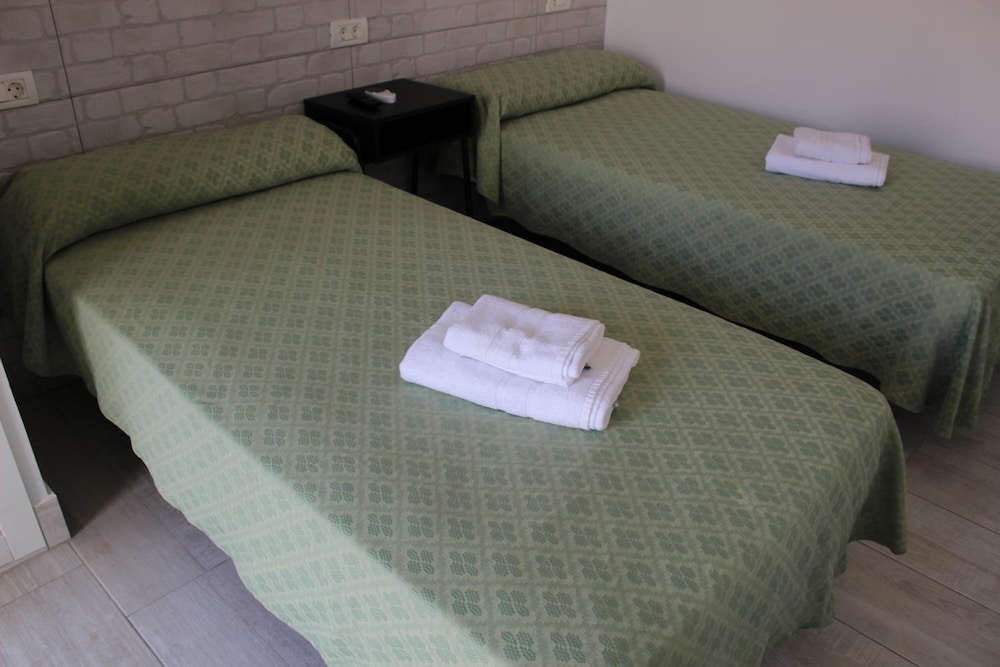 Apartamentos Tinerfe Garden — Hotel rooms in Costa Adeje, Canary Islands