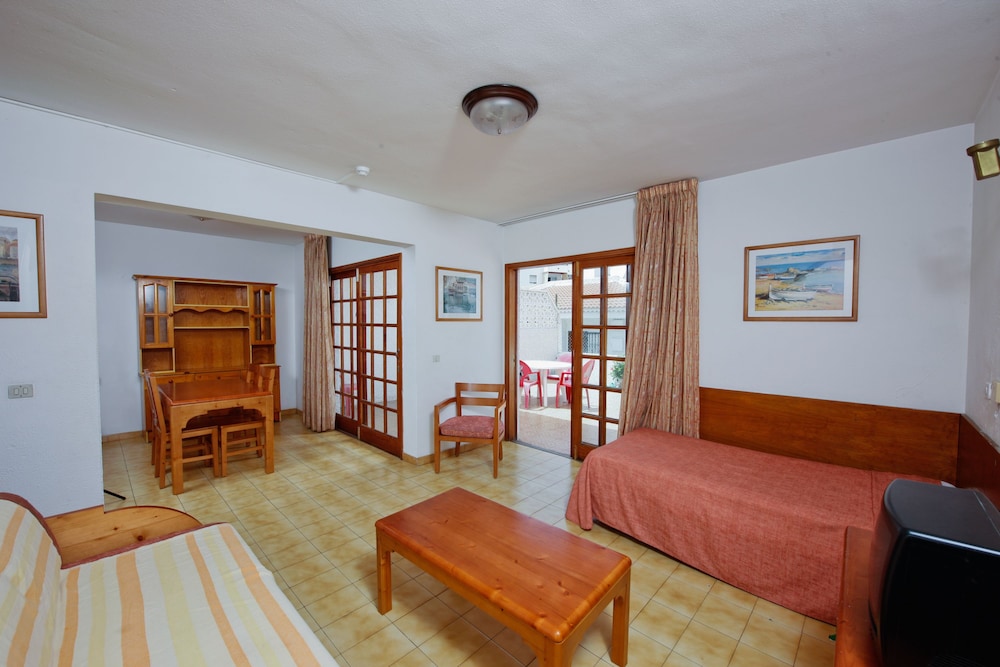 Apartamentos Tinerfe Garden — Hotel rooms in Costa Adeje, Canary Islands