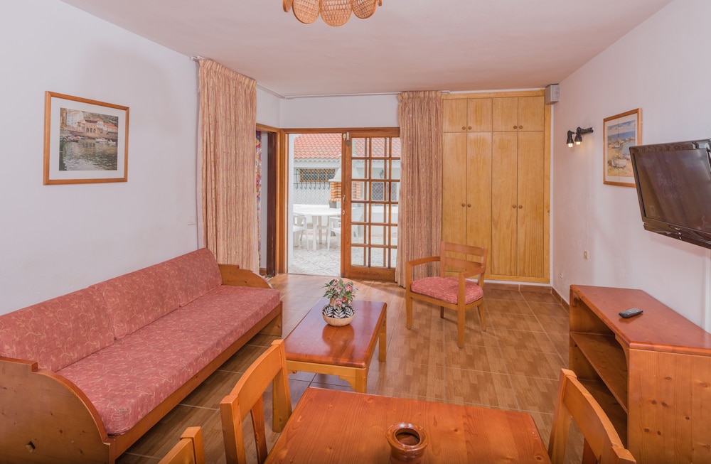 Apartamentos Tinerfe Garden — Hotel rooms in Costa Adeje, Canary Islands