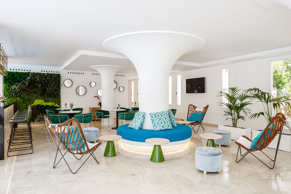 Hotel Tora — Hotel rooms in Peguera, Balearic Islands