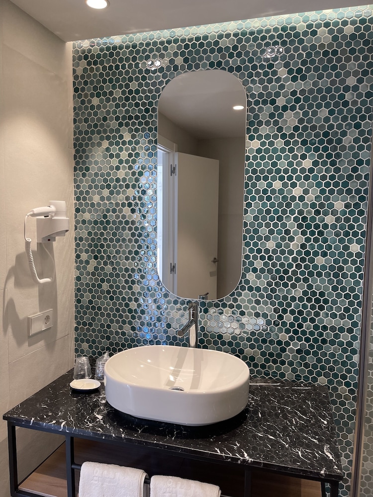 Hotel Tora — Hotel rooms in Peguera, Balearic Islands