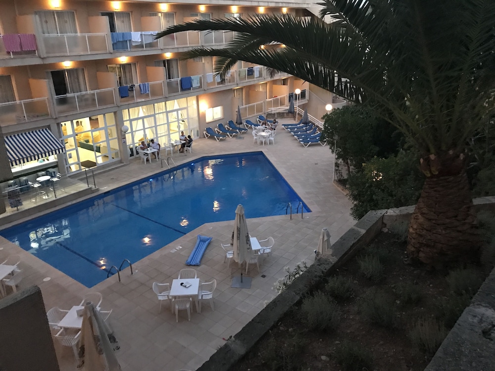 Hotel Tora — Swimming pool in Peguera, Balearic Islands