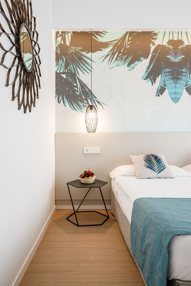 Hotel Tora — Hotel rooms in Peguera, Balearic Islands
