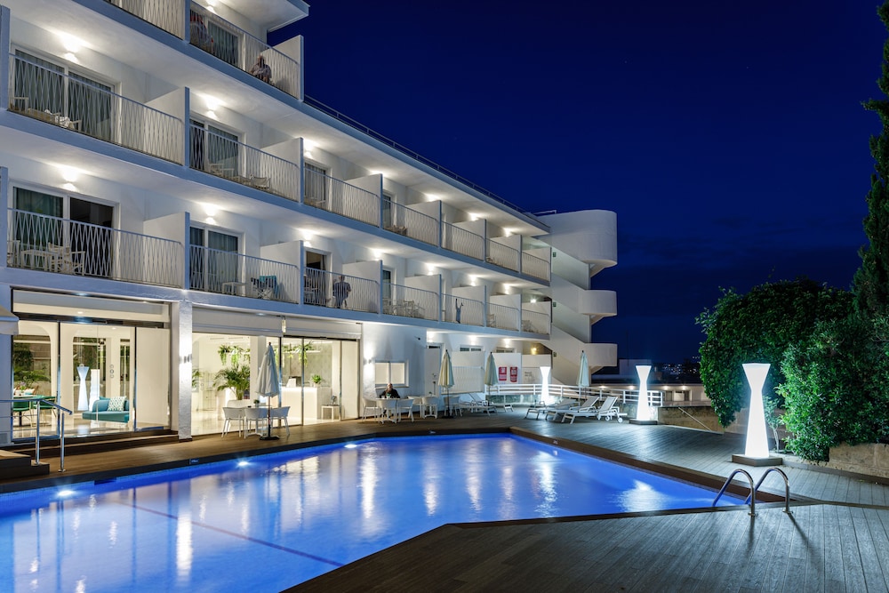 Hotel Tora — Swimming pool in Peguera, Balearic Islands