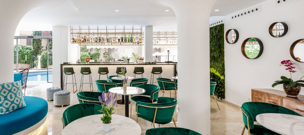 Hotel Tora — Restaurant & bars in Peguera, Balearic Islands