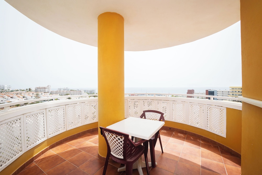 Hotel Villa de Adeje Beach — Hotel rooms in Costa Adeje, Canary Islands