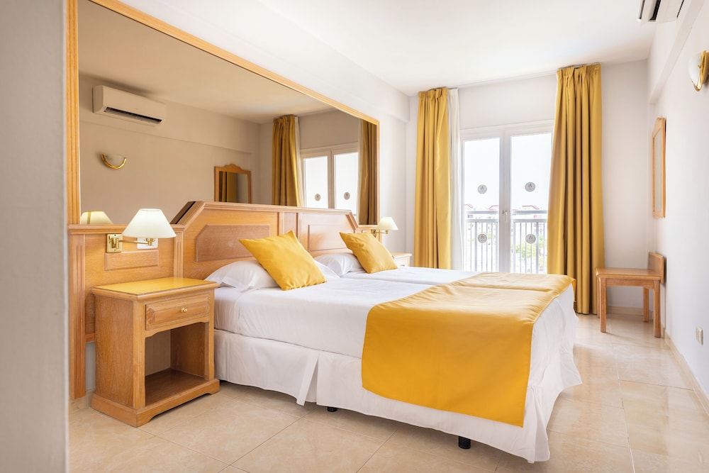Hotel Villa de Adeje Beach — Hotel rooms in Costa Adeje, Canary Islands