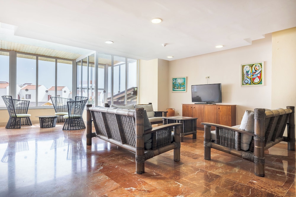 Hotel Villa de Adeje Beach — Hotel building in Costa Adeje, Canary Islands