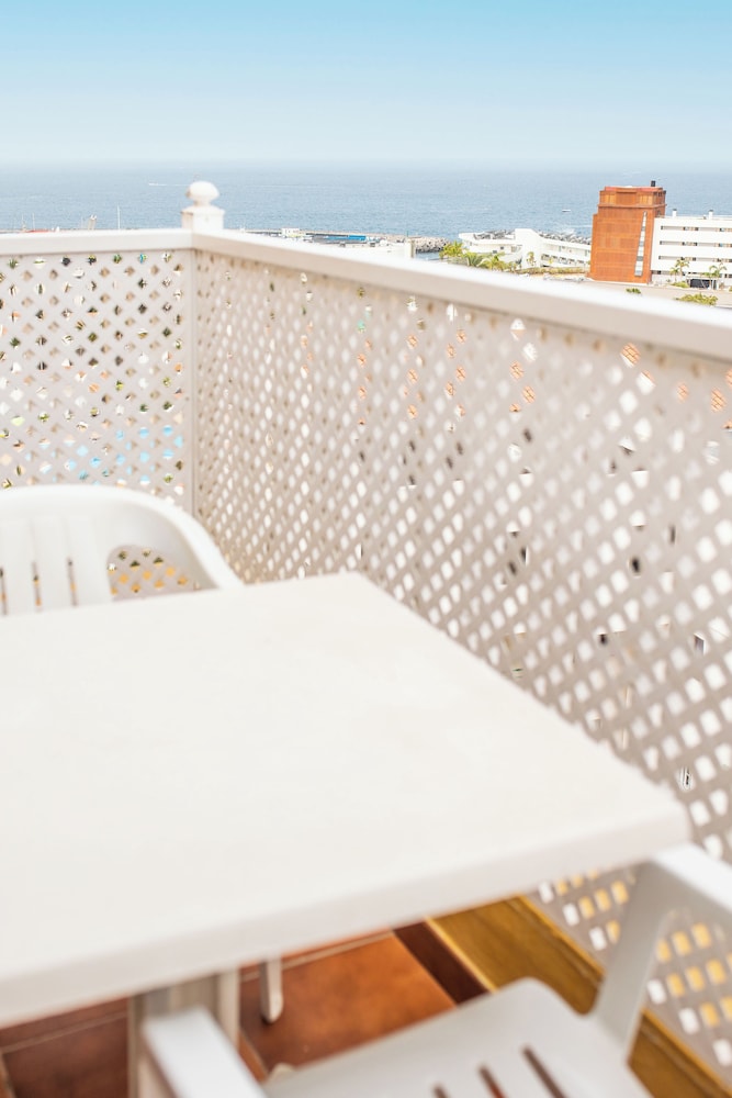 Hotel Villa de Adeje Beach — Hotel rooms in Costa Adeje, Canary Islands