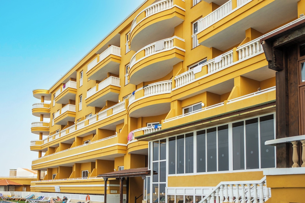 Hotel Villa de Adeje Beach — Hotel building in Costa Adeje, Canary Islands