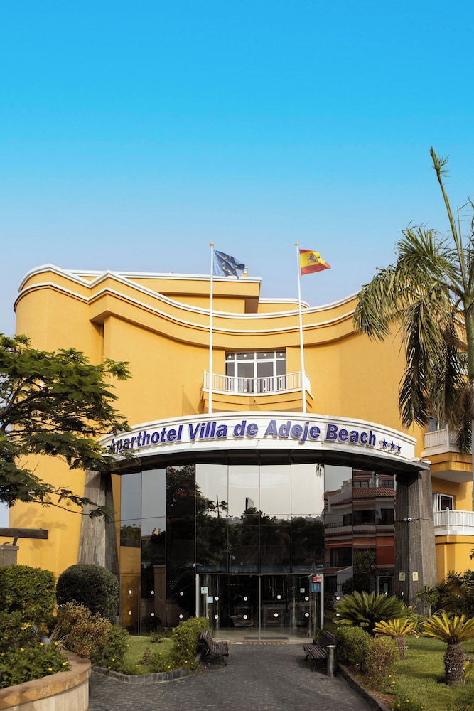 Hotel Villa de Adeje Beach — Hotel building in Costa Adeje, Canary Islands