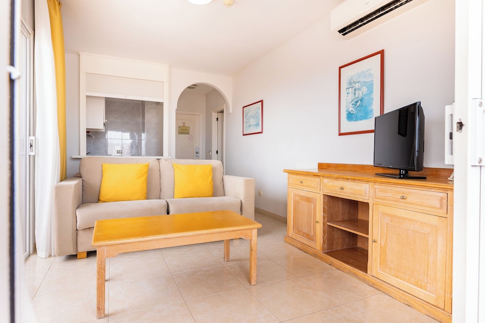 Hotel Villa de Adeje Beach — Hotel rooms in Costa Adeje, Canary Islands