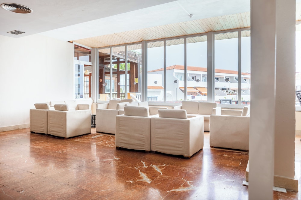 Hotel Villa de Adeje Beach — Hotel building in Costa Adeje, Canary Islands