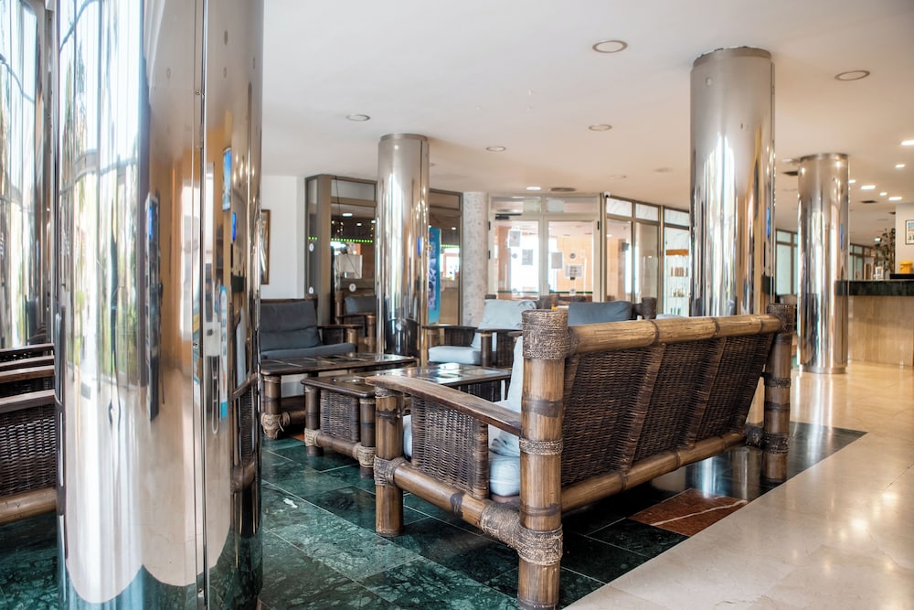 Hotel Villa de Adeje Beach — Hotel building in Costa Adeje, Canary Islands