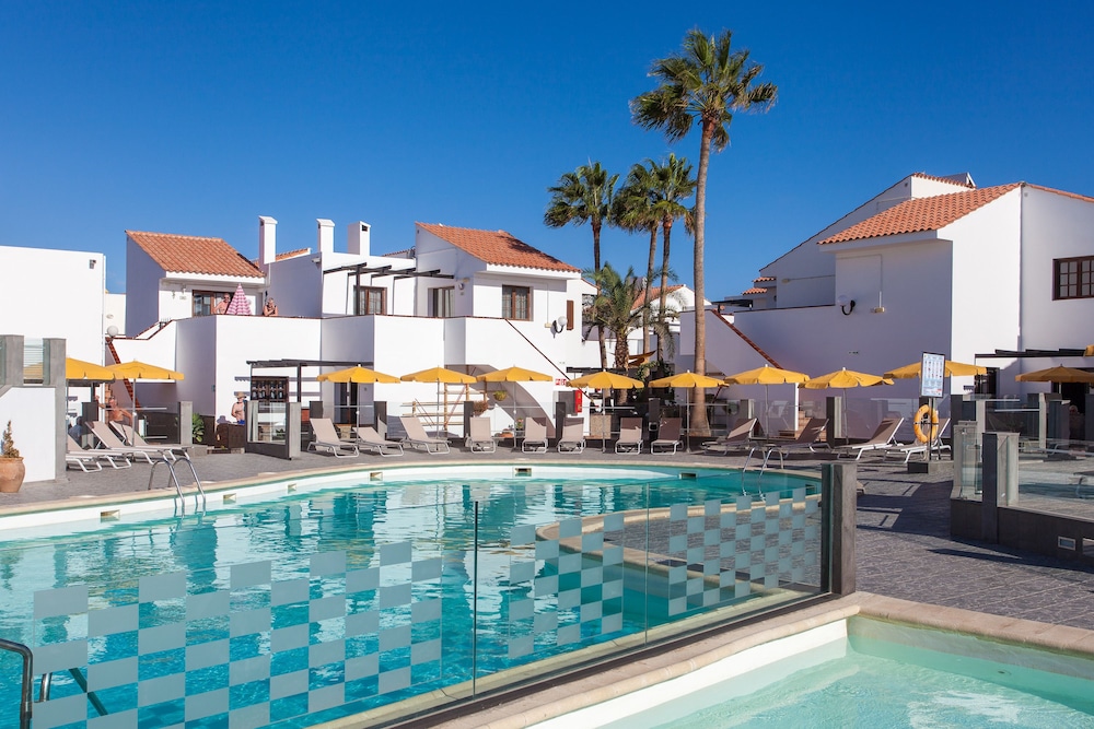 Apartamentos Villa Florida — Swimming pool in Costa de Antigua, Canary Islands