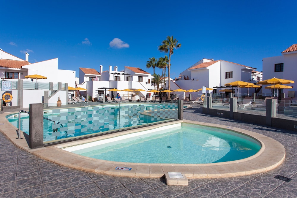 Apartamentos Villa Florida — Swimming pool in Costa de Antigua, Canary Islands