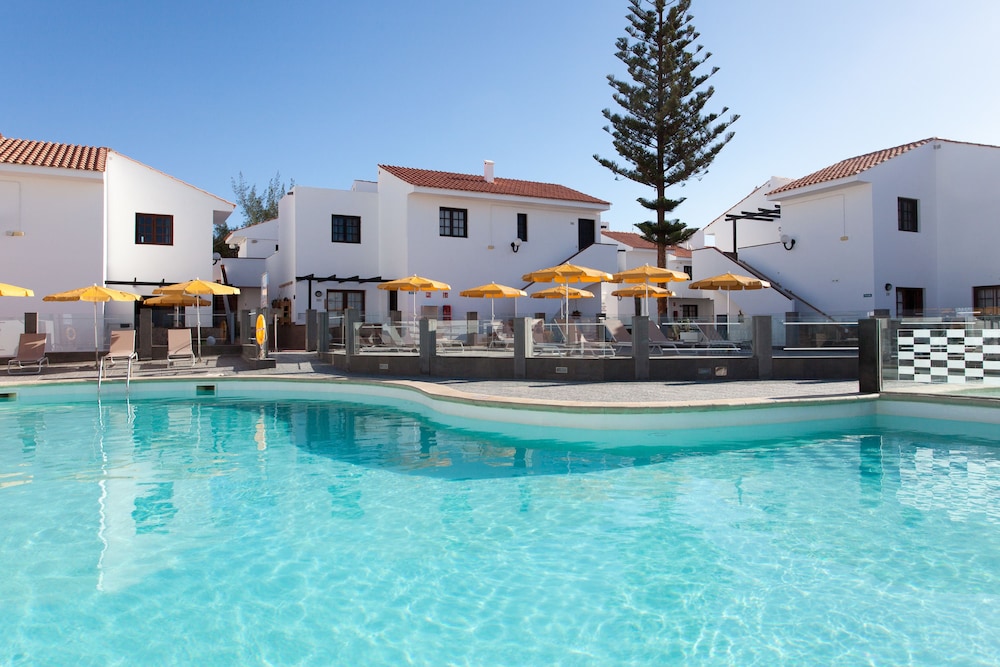 Apartamentos Villa Florida — Swimming pool in Costa de Antigua, Canary Islands