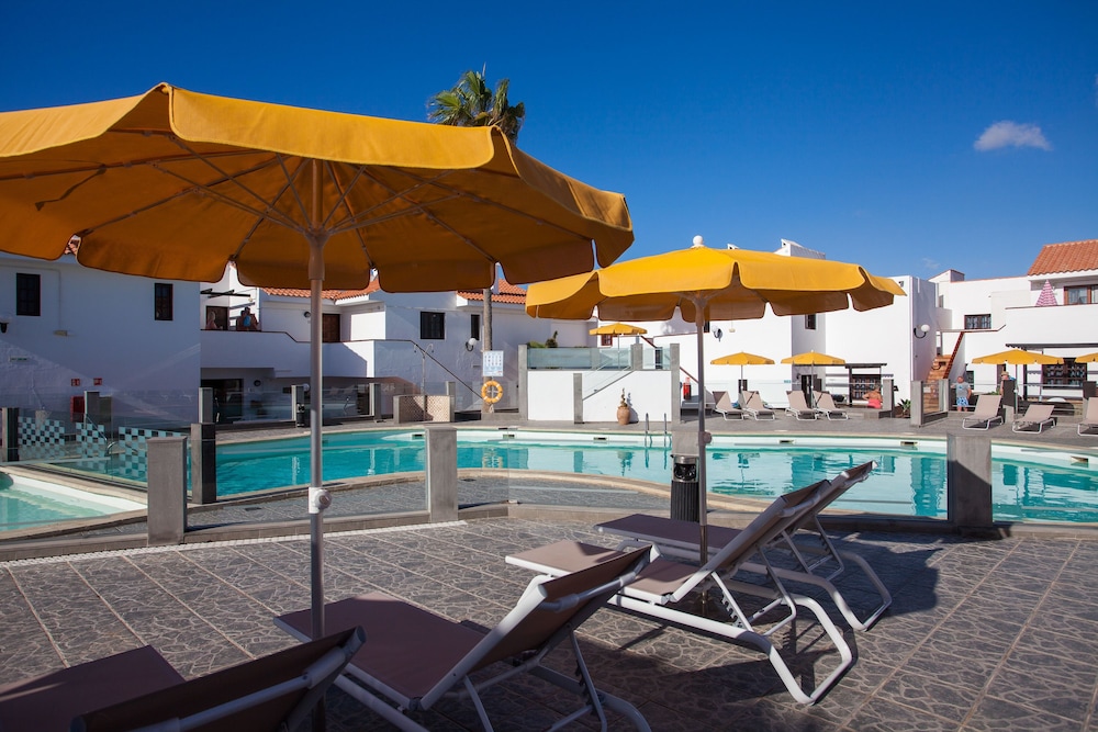Apartamentos Villa Florida — Swimming pool in Costa de Antigua, Canary Islands