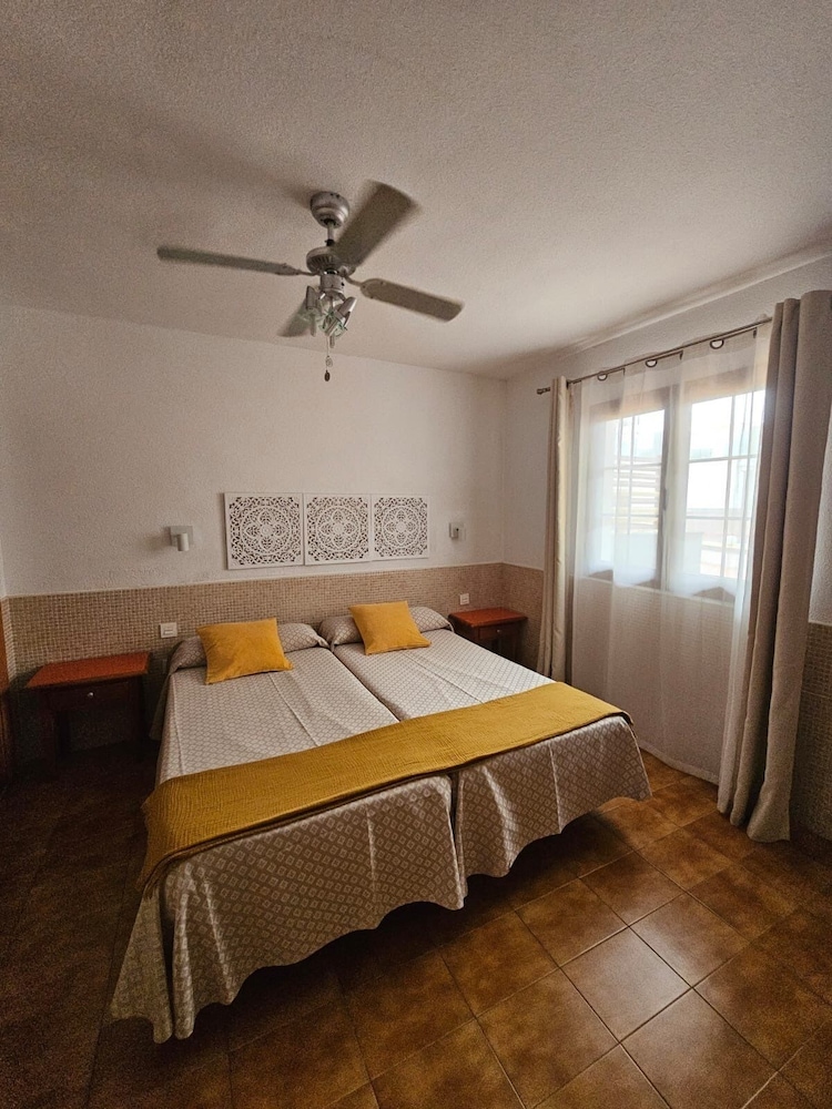 Apartamentos Villa Florida — Hotel rooms in Costa de Antigua, Canary Islands