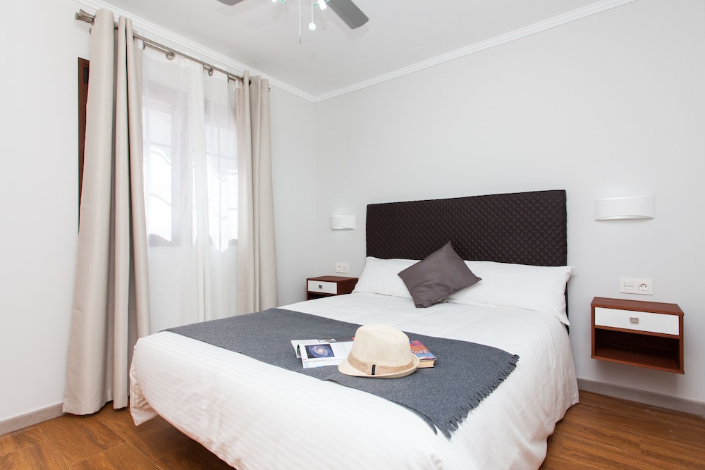 Apartamentos Villa Florida — Hotel rooms in Costa de Antigua, Canary Islands