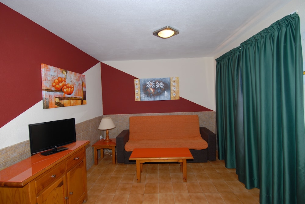 Apartamentos Villa Florida — Hotel rooms in Costa de Antigua, Canary Islands
