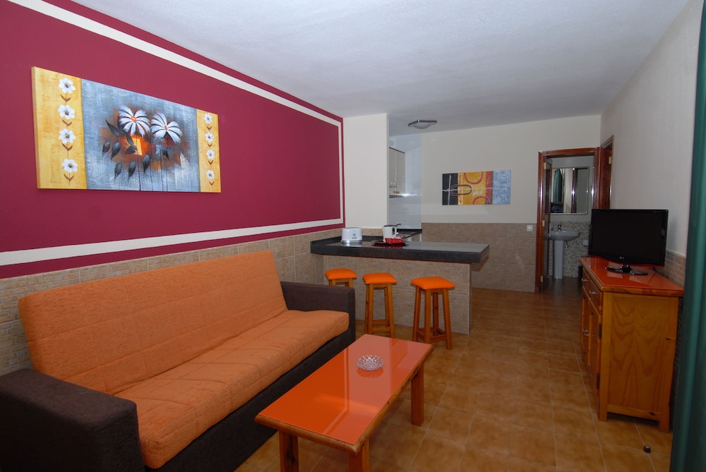 Apartamentos Villa Florida — Hotel rooms in Costa de Antigua, Canary Islands