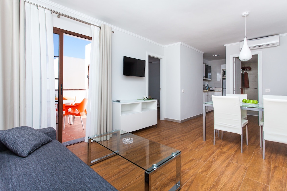 Apartamentos Villa Florida — Hotel rooms in Costa de Antigua, Canary Islands