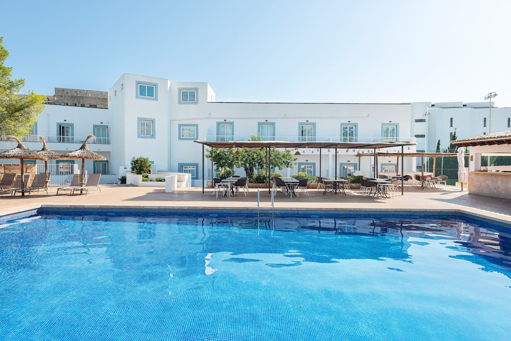 Villa Real Club Apartments — Swimming pool in Andratx, Balearic Islands