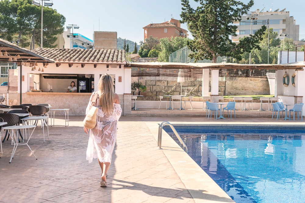 Villa Real Club Apartments — Swimming pool in Andratx, Balearic Islands